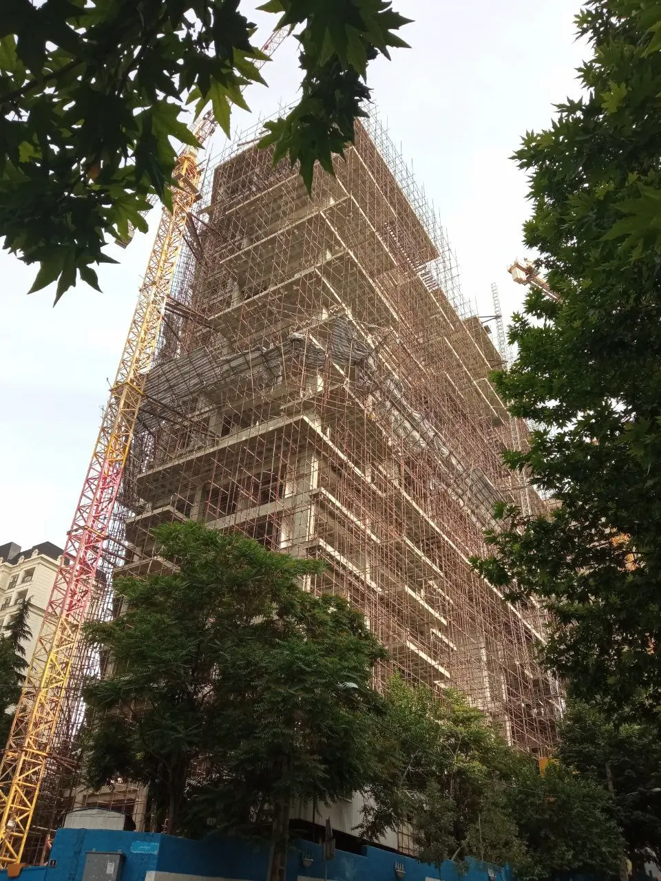 مسکونی کامرانیه / تهران-منطقه ۲۲ / ۲۲۰ واحد